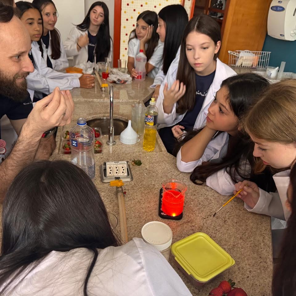 Atividade de Extra��o de DNA! - Nossa Senhora Menina Rede Passionista de Educa��o