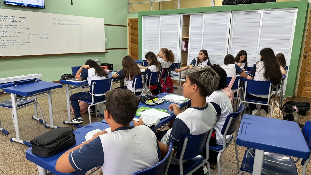 Aula de Ingl�s Copie e Traduza - Santa Maria Rede Passionista de Educa��o