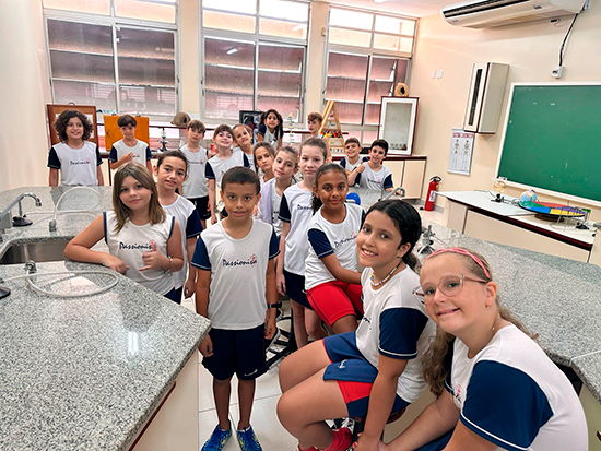 Dia de conhecer o laborat�rio de ci�ncias - 4� Ano - Jo�o XXIII Rede Passionista de Educa��o