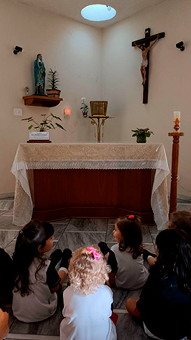Visita a capela do col�gio - Maternal I B - Jo�o XXIII Rede Passionista de Educa��o