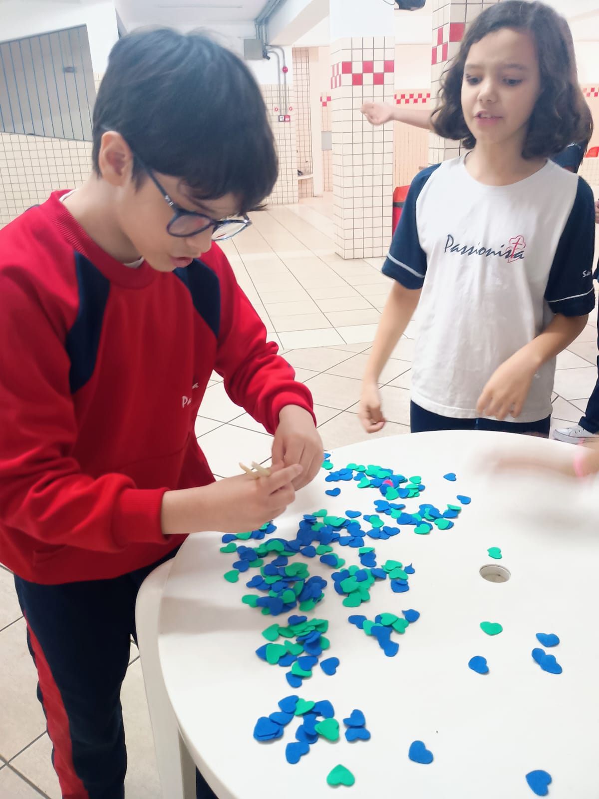 Competitions in the English class - Competi��es na aula de Ingl�s - S�o Paulo da Cruz Rede Passionista de Educa��o