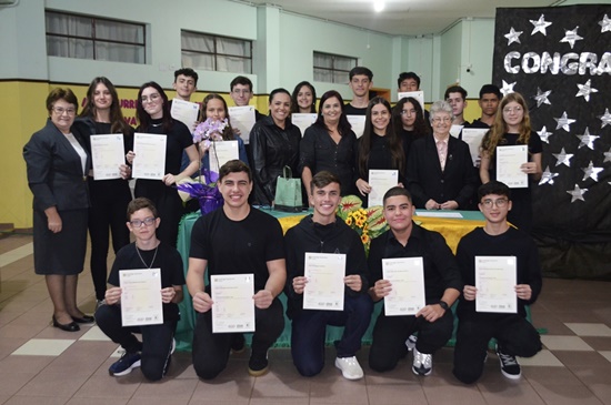 Entrega do Certificado de Profici�ncia aos alunos do PES - S�o Jos� Rede Passionista de Educa��o