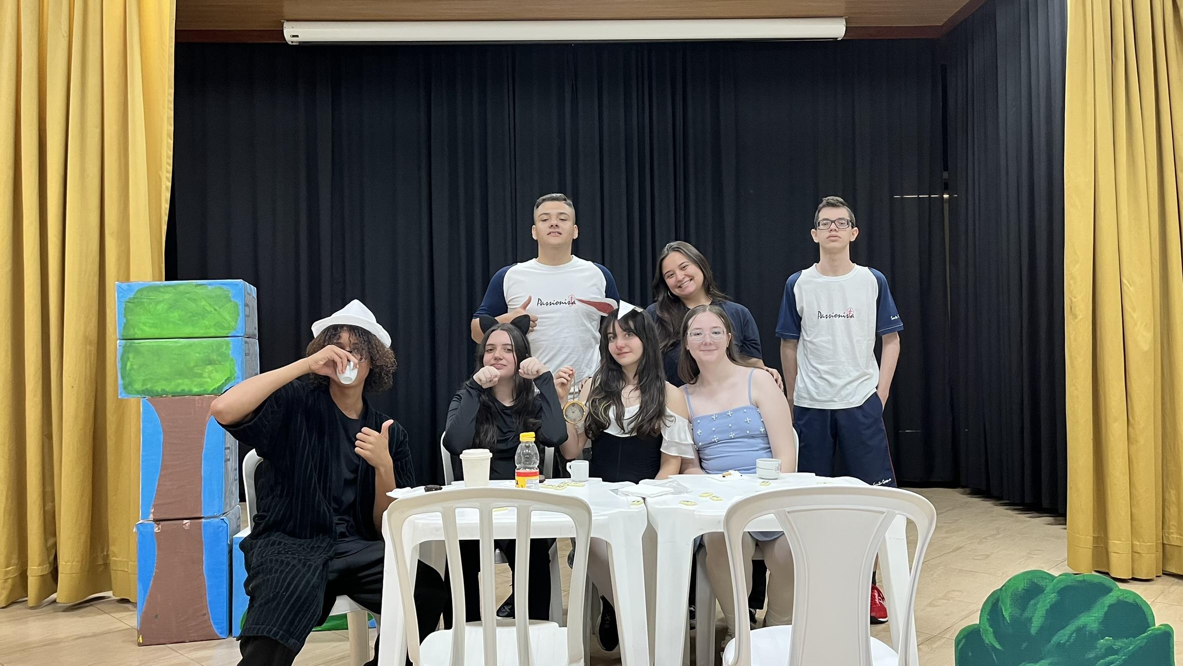 1� EM - Um Ch� Maluco - Santa Gema Rede Passionista de Educa��o