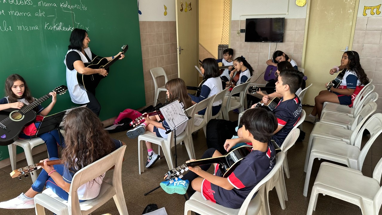 Aula de Viol�o - Santa Maria Rede Passionista de Educa��o