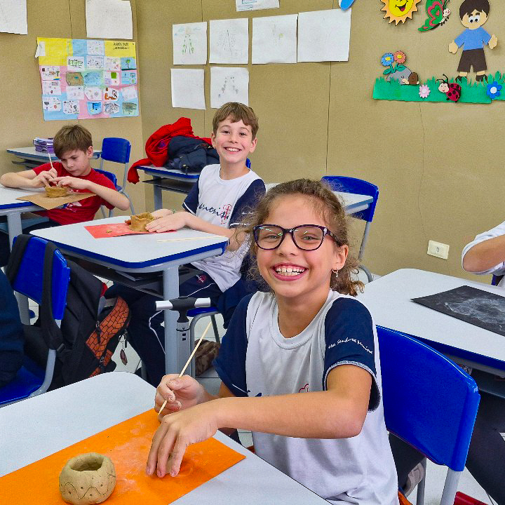 Esculturas de Argila  - Nossa Senhora Menina Rede Passionista de Educa��o