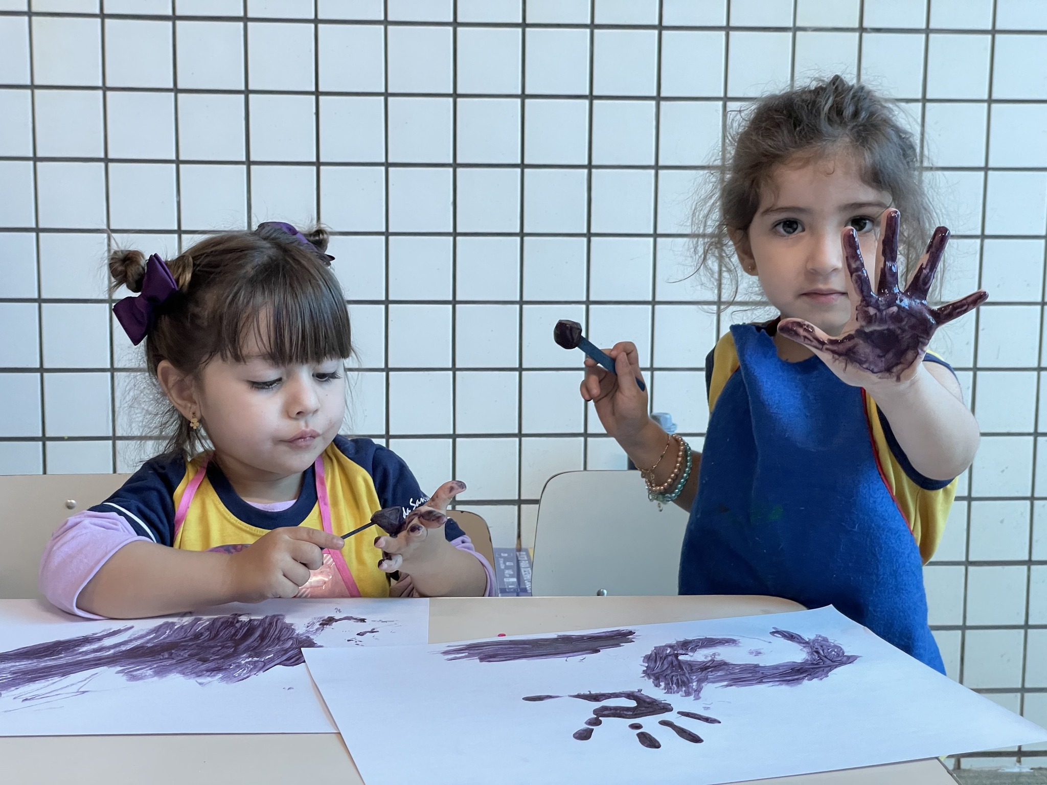 Explorando o universo das cores! - M�e da Santa Esperan�a Rede Passionista de Educa��o