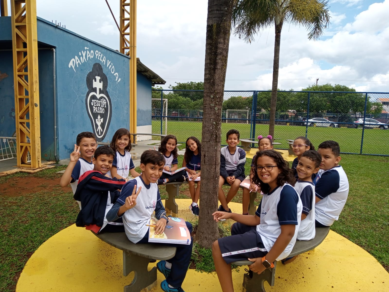 Explorando a poesia sob o c�u aberto! - M�e da Santa Esperan�a Rede Passionista de Educa��o