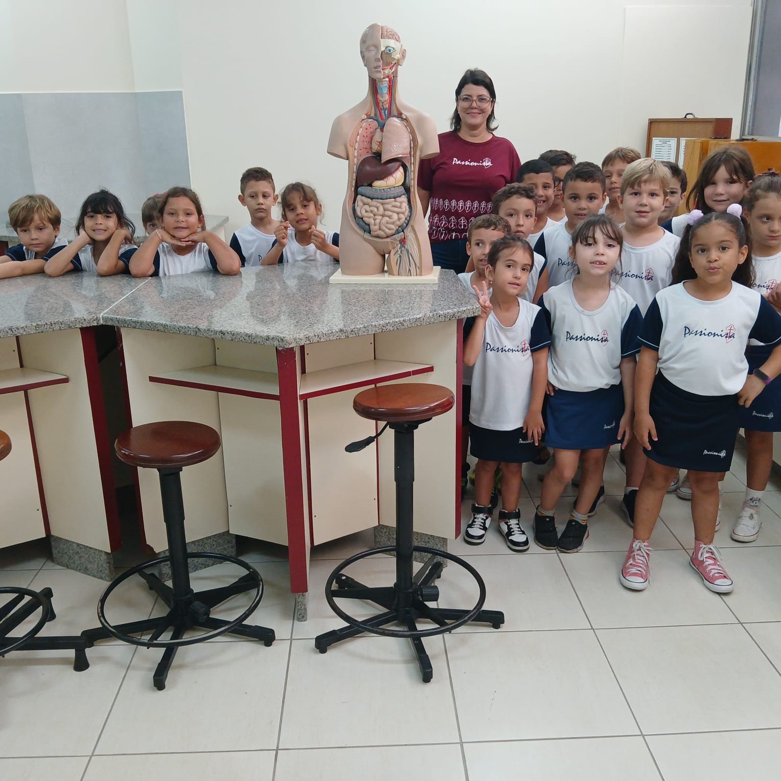 O Corpo Humano � uma M�quina Perfeita - 1� A - Jo�o XXIII Rede Passionista de Educa��o