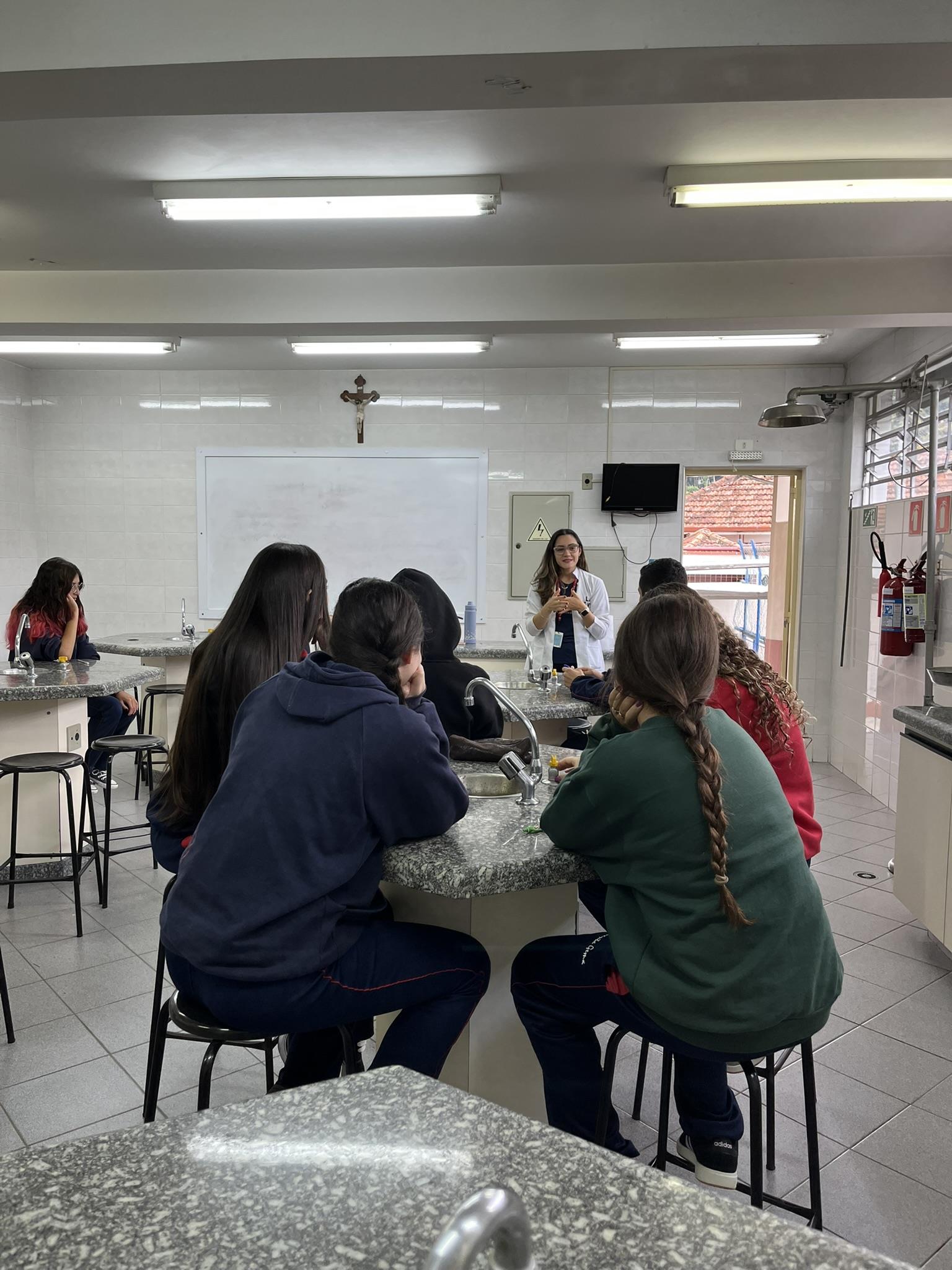 1� s�rie do Ensino M�dio - Laborat�rio - Santa Gema Rede Passionista de Educa��o