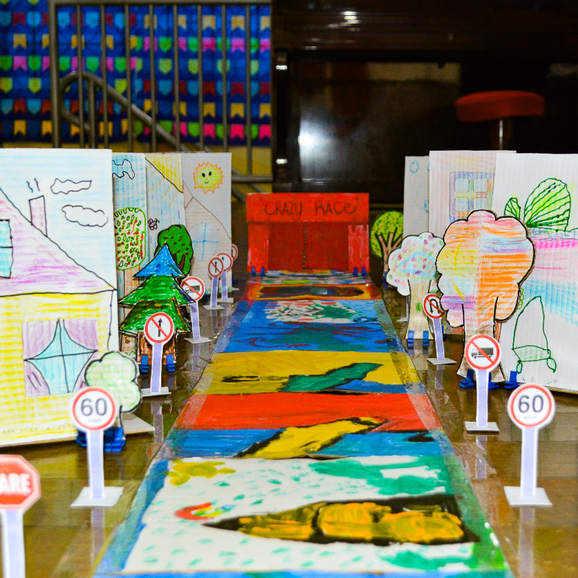 Desfile de Carros Malucos - Nossa Senhora Menina Rede Passionista de Educa��o