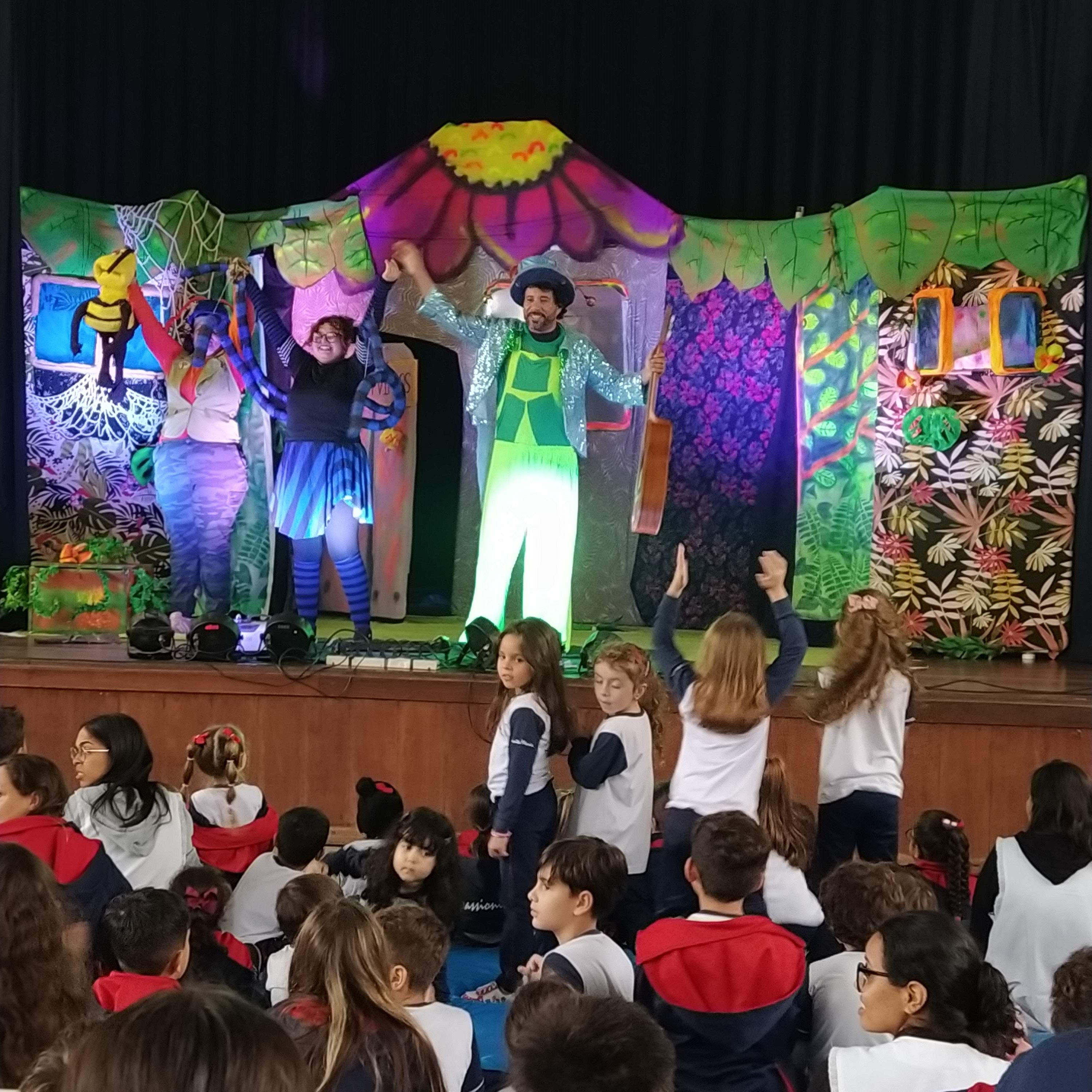 Pe�a Teatral - A cigarra e a formiga - Santa Maria Rede Passionista de Educa��o