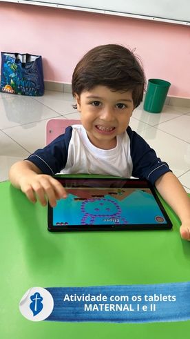 Atividade com os tablets - Maternal I e II - S�o Paulo da Cruz Rede Passionista de Educa��o