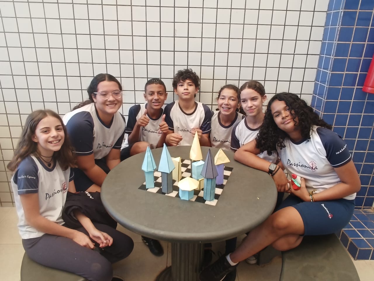 Construindo de s�lidos geom�tricos - M�e da Santa Esperan�a Rede Passionista de Educa��o