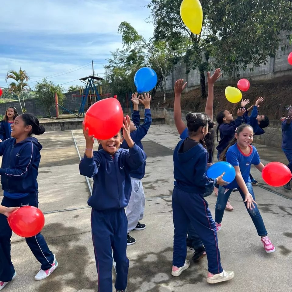 Viva os nossos 10 anos! - Santa Luzia Rede Passionista de Educa��o