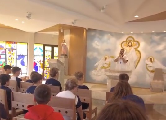 Conhecendo a nova Capela do Col�gio - Nossa Senhora Menina Rede Passionista de Educa��o