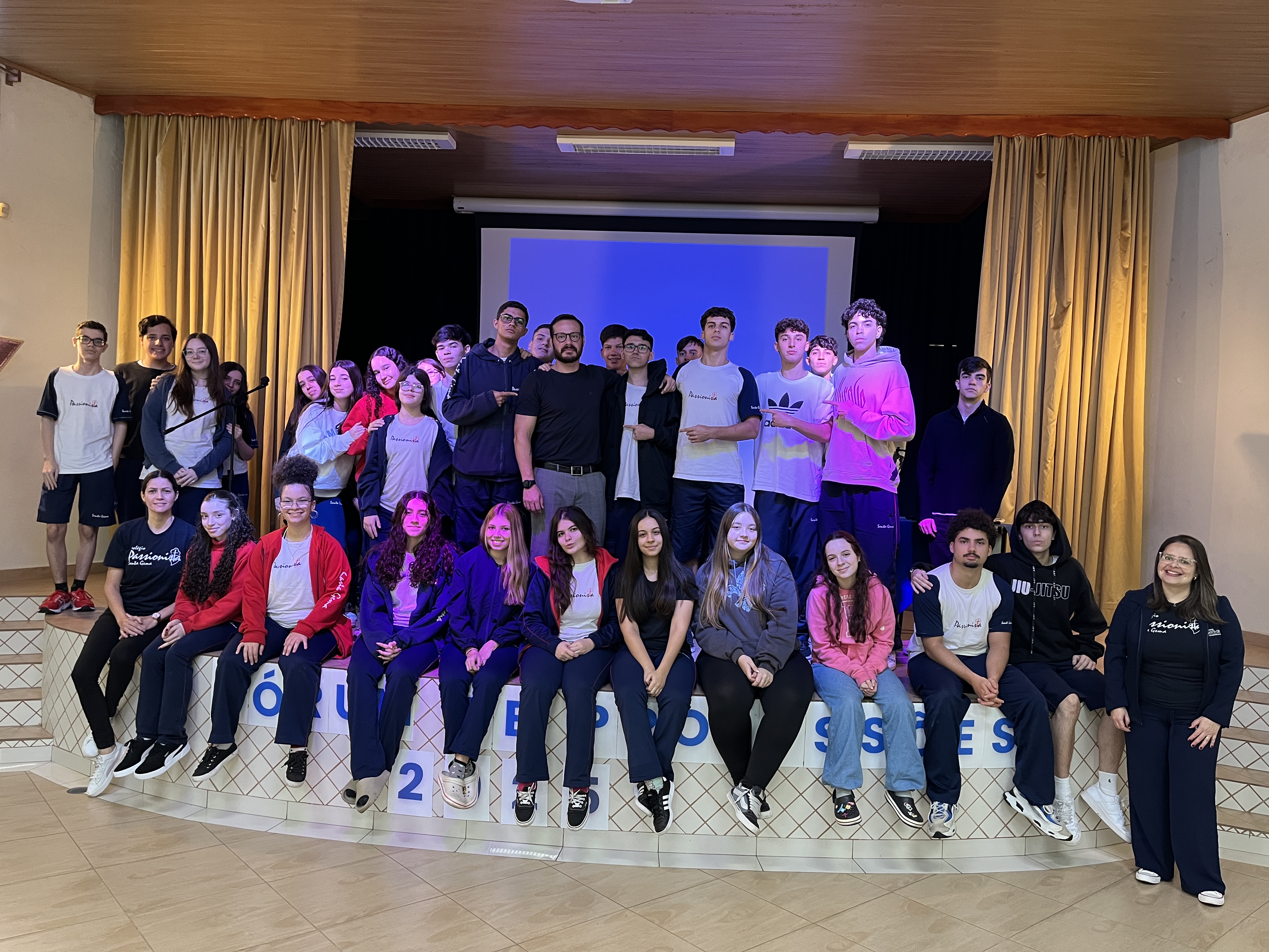 Primeiro Dia - F�rum de Profiss�es - Santa Gema Rede Passionista de Educa��o