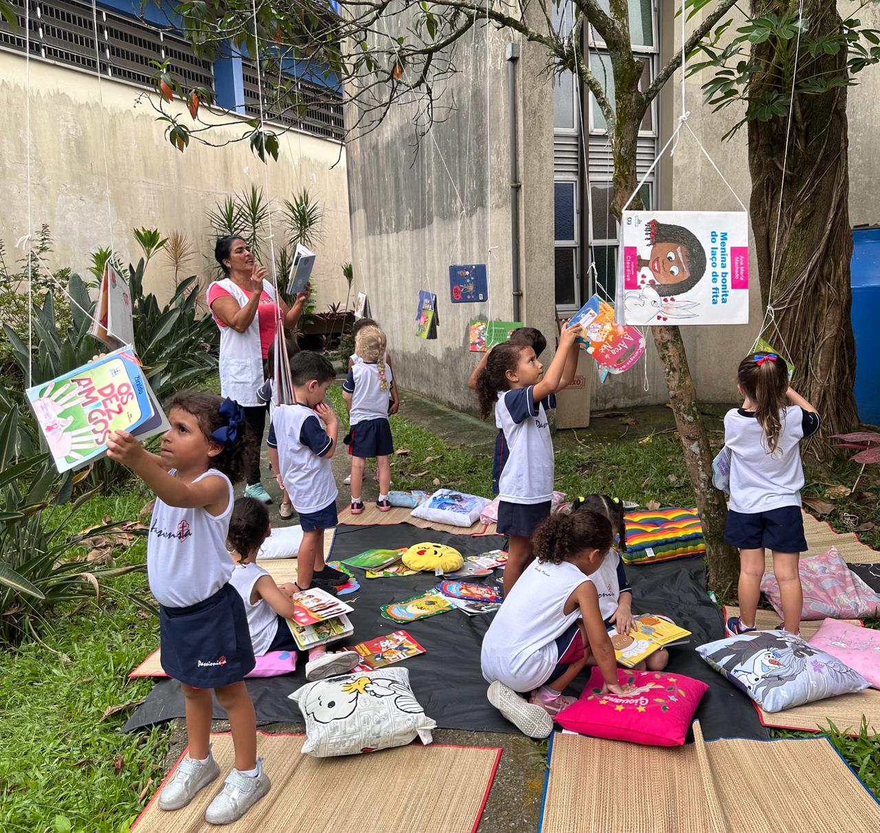A �rvore do conhecimento - Infantil I - Santa Maria Rede Passionista de Educa��o