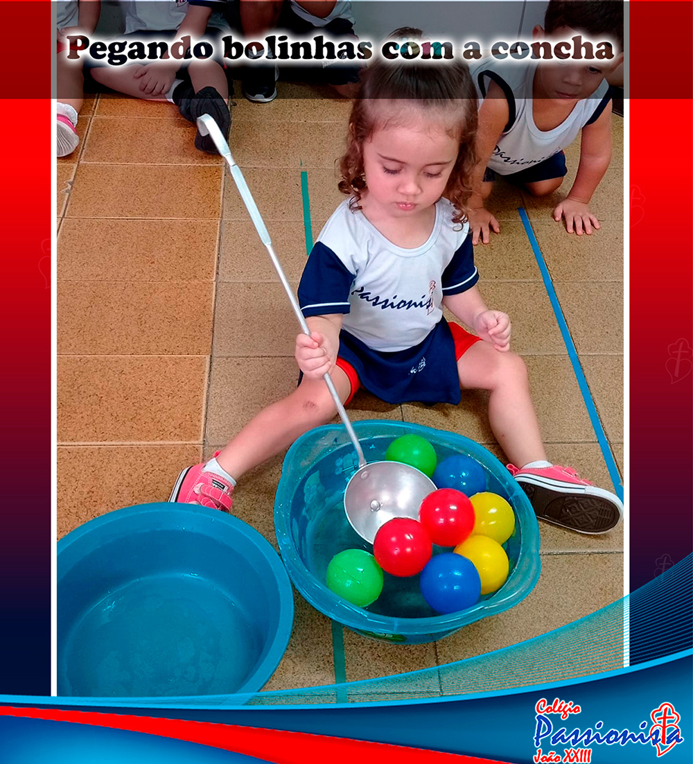 Pegar bolinhas com a concha - Jo�o XXIII Rede Passionista de Educa��o