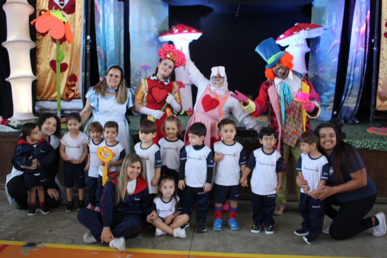 Teatro - Alice no Pais das Maravilhas - Santa Maria Rede Passionista de Educa��o