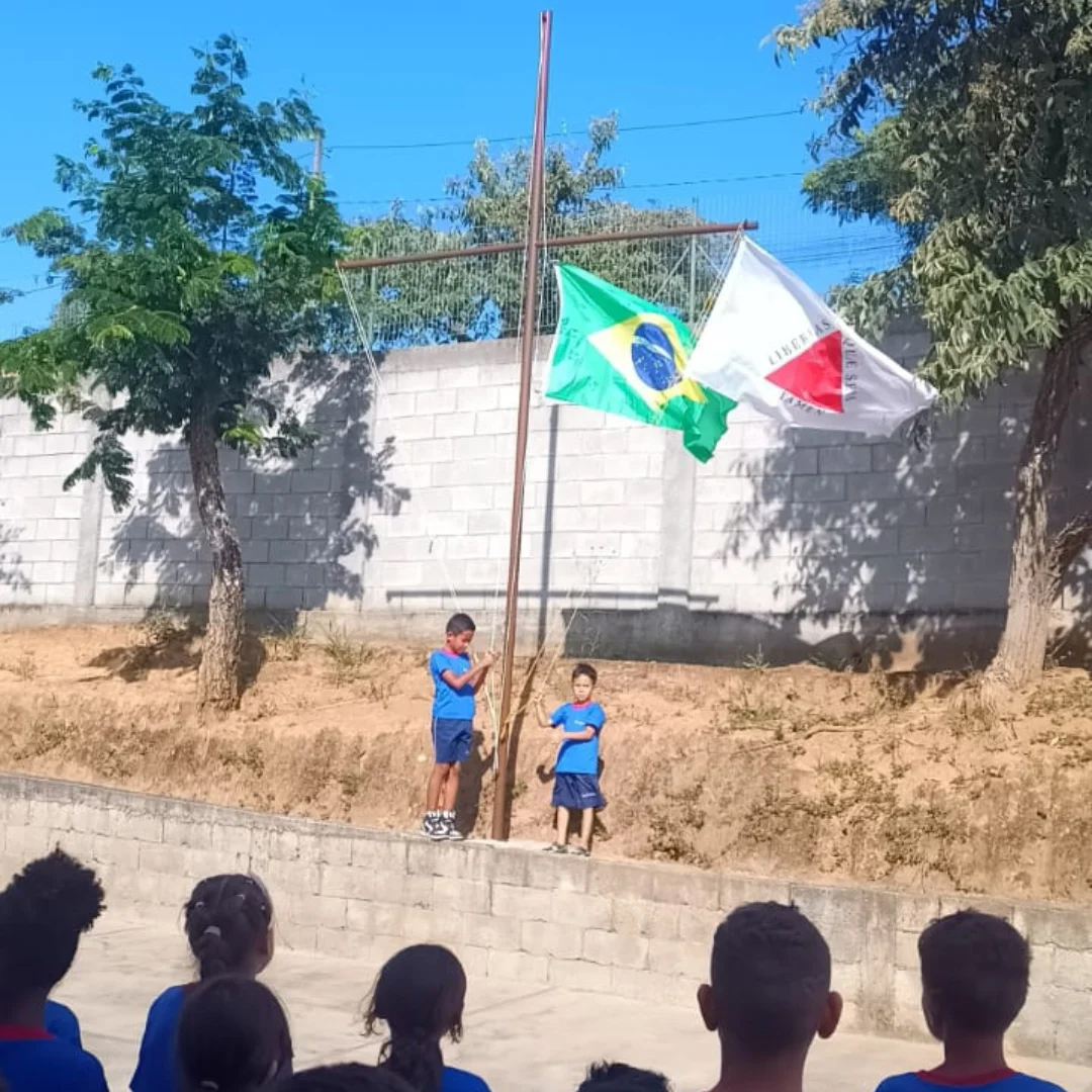 Momento c�vico - Santa Luzia Rede Passionista de Educa��o