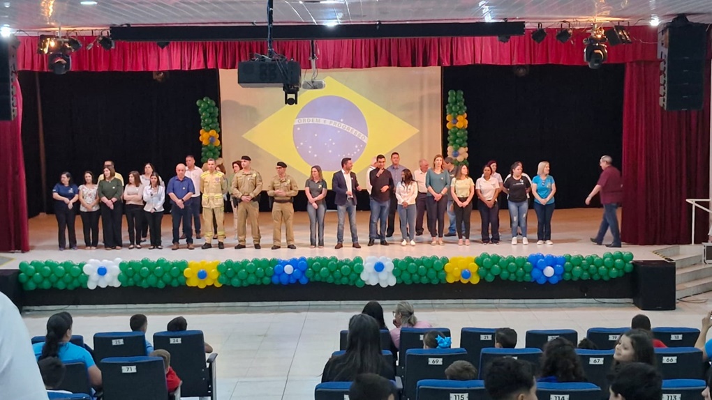Abertura da Semana da P�tria no Anfiteatro Municipal - S�o Jos� Rede Passionista de Educa��o