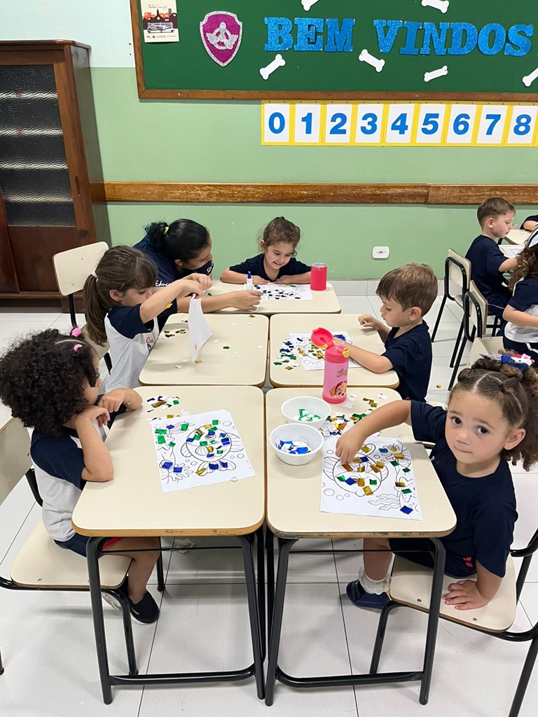 Trabalhando as m�ozinhas - S�o Jos� Rede Passionista de Educa��o