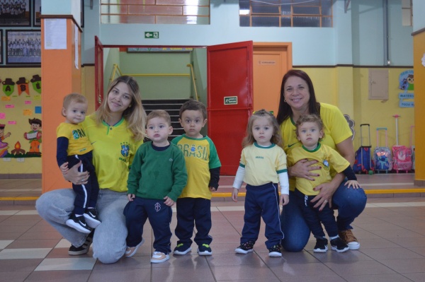 Turma da tarde - Educandos Passionistas na torcida pelo Hexa! - S�o Jos� Rede Passionista de Educa��o