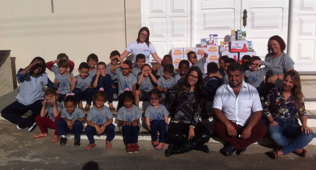 SAS entrega alimentos arrecadados em corrida r�stica - Santa Luiza Rede Passionista de Educa��o