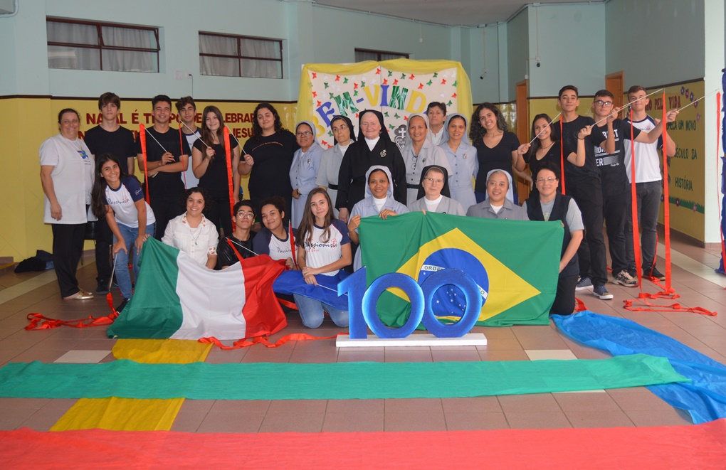 Visita das Irm�s vindas da It�lia - S�o Jos� Rede Passionista de Educa��o